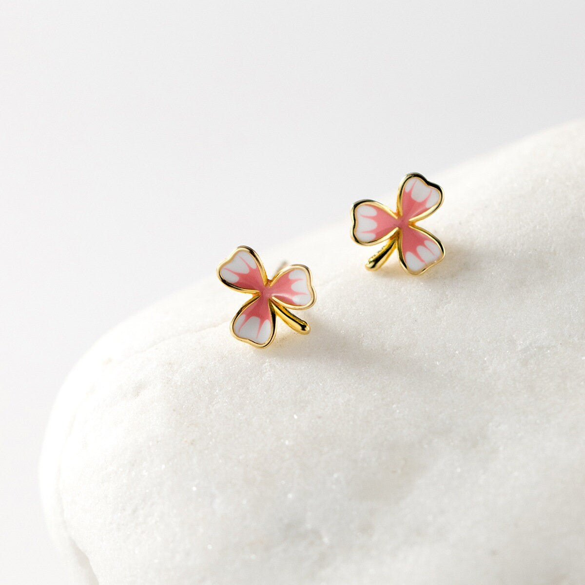 Gold Pink Flower Stud Earrings, Gold Clover Earring, Minimalist Enamel Flower Earrings, Dainty Plant Earrings, Perfect Gift for her, GE277