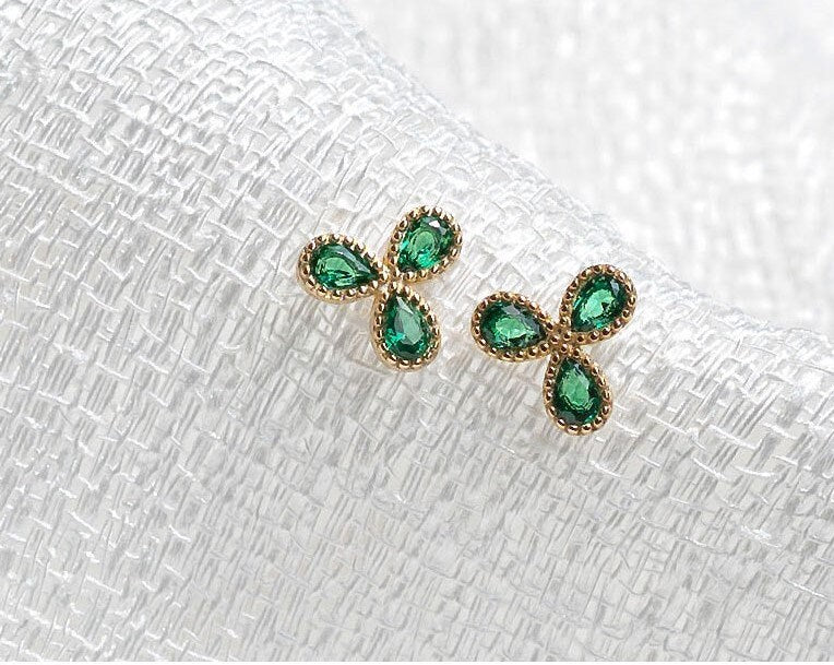 Dainty Clover Emerald CZ Earrings, 925 Silver Lucky Flower Earrings, Gold Emerald Flower Studs, Minimalist Flower Stud, Gift for her, GE13