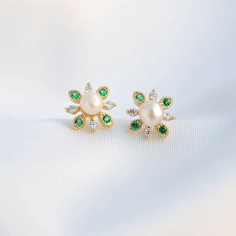 Delicate Emerald & Pearl Flower Stud Earrings, 14k Gold Vermeil Dainty Emerald Earrings, Minimalist Studs, Gift for Her, Christmas Gift GE12