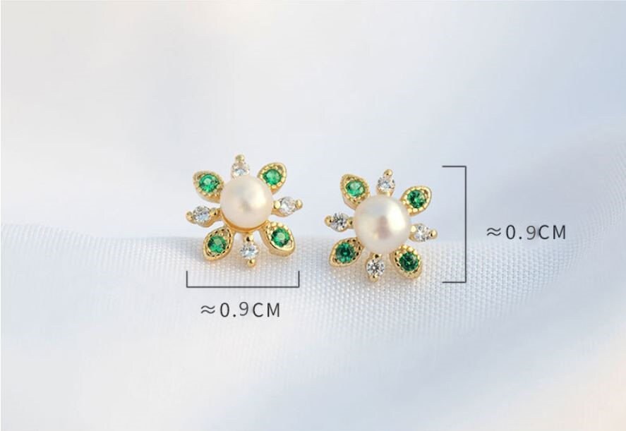 Delicate Emerald & Pearl Flower Stud Earrings, 14k Gold Vermeil Dainty Emerald Earrings, Minimalist Studs, Gift for Her, Christmas Gift GE12