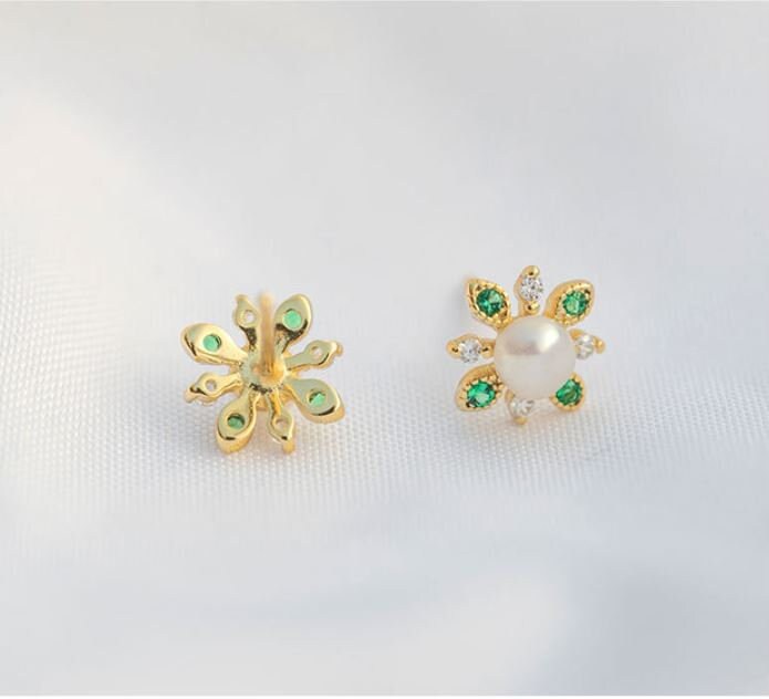 Delicate Emerald & Pearl Flower Stud Earrings, 14k Gold Vermeil Dainty Emerald Earrings, Minimalist Studs, Gift for Her, Christmas Gift GE12