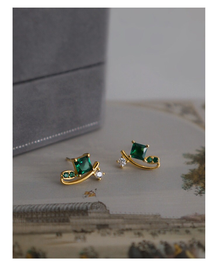 14k Gold Vermeil Fireflies Emerald CZ Stud Earrings, Sparkly Star & Fireflies Emerald CZ Earrings, Unique Design, Gift for her, GE18