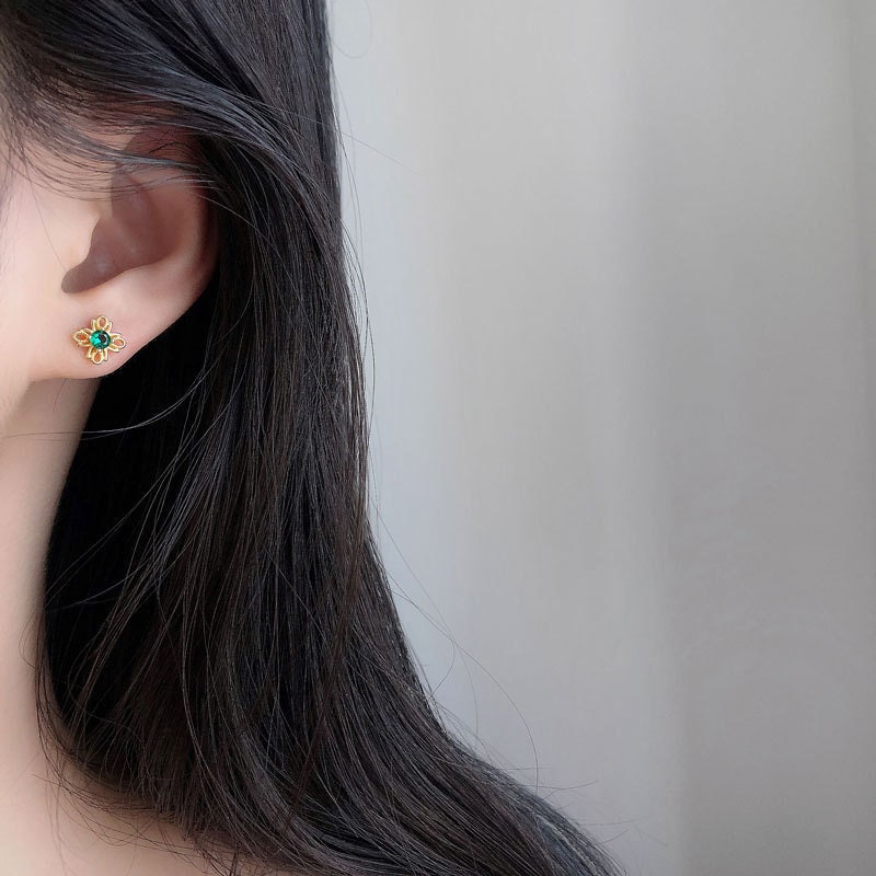 Dainty Gold Emerald CZ Stud Earrings, Deliciated Flower Emerald Earrings, Gold Emerald Flower Studs, Minimalist Green Earring, Gift, GE50