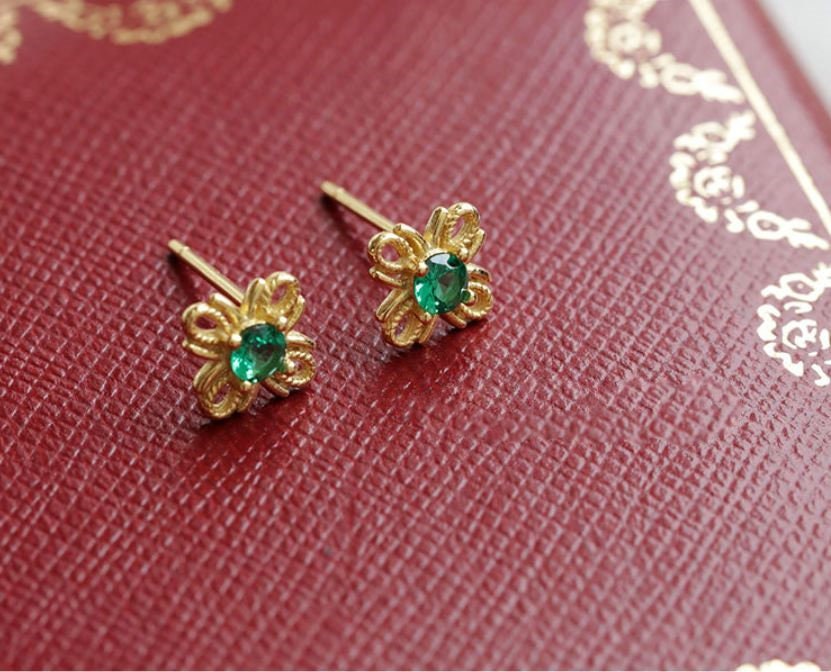 Dainty Gold Emerald CZ Stud Earrings, Deliciated Flower Emerald Earrings, Gold Emerald Flower Studs, Minimalist Green Earring, Gift, GE50