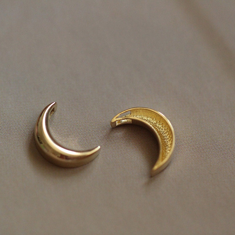 Dainty Gold Crescent Moon Necklace, 14k Gold Vermeil Moon Necklace, Minimalist Moon Choker, Stackable Moon Necklace, GN28