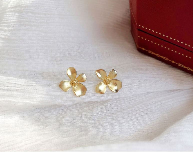 Gold Gardenia Stud Earrings, Gold Vermeil Flower Earrings, Dainty Plant Earrings, Natural Earrings, Minimalist Earrings, Christmas Gift GE88