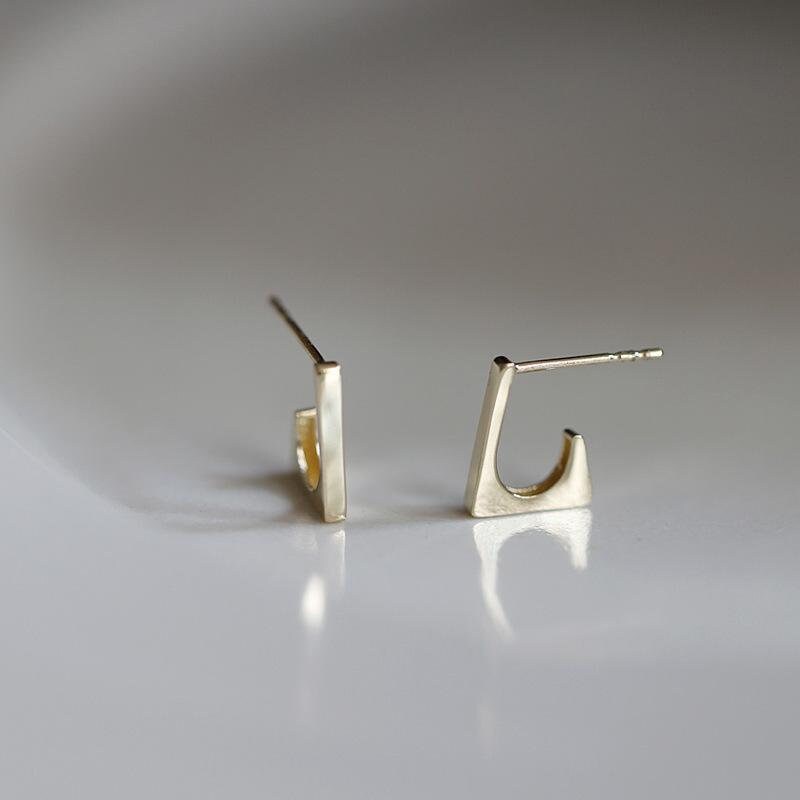 Gold L-Shaped Earrings, Dainty Geometry Earrings, Letter Earrings, Minimalist Gold Earring, Gift for her, Perfect for everyday, GE136