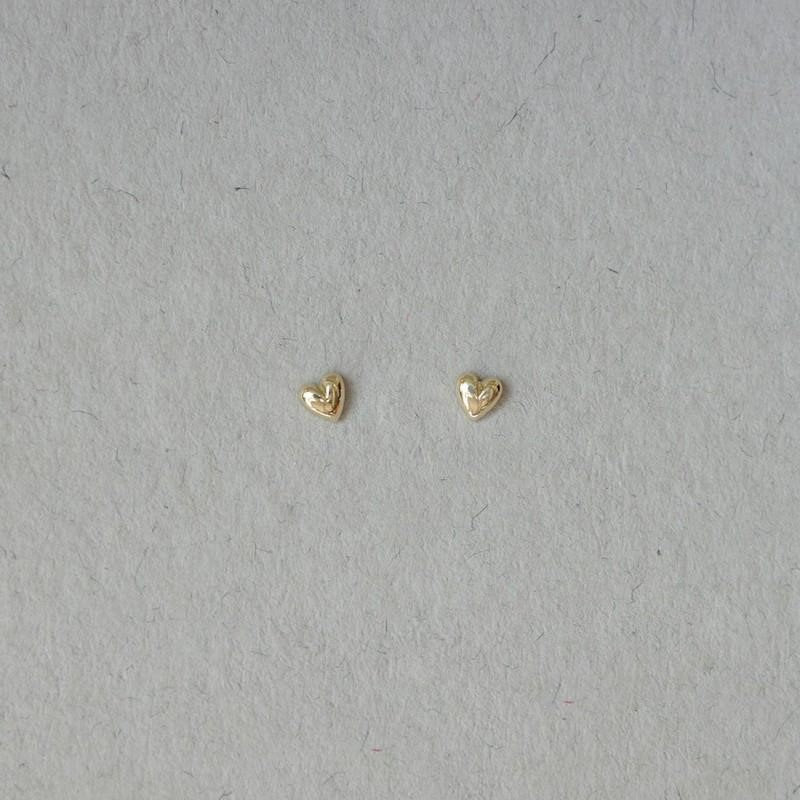 Extra Tiny Heart Stud Earrings, Tiny Gold Heart Studs, Helix/Tragus Earrings, Minimalist Studs, Gift for her, GE137