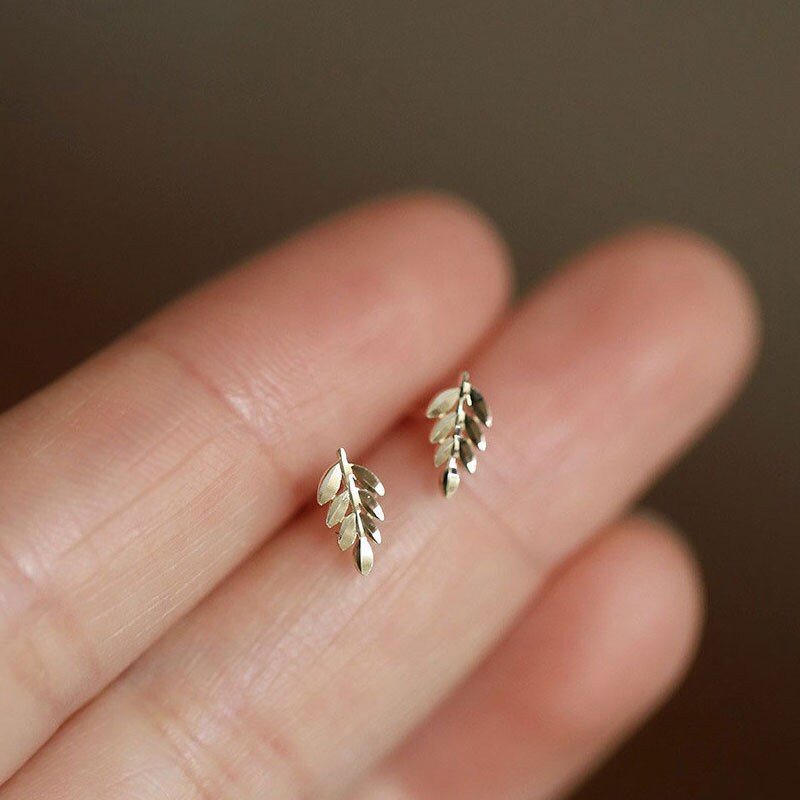 Dainty Gold Leaf Earrings, Tiny Gold Plant Earrings, Gold Leaves Studs, Minimalist Plant Studs, Plant-lover Earrings, Christmas Gift, GE110