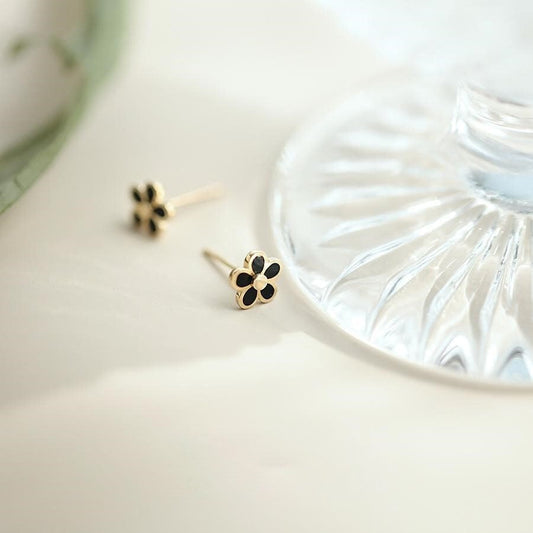 Dainty Black Enamel Flower Stud Earrings, Gold Flower Earrings, Delicate Gold Black Floral Earring, Plant Earring, Minimalist Earring, GE148