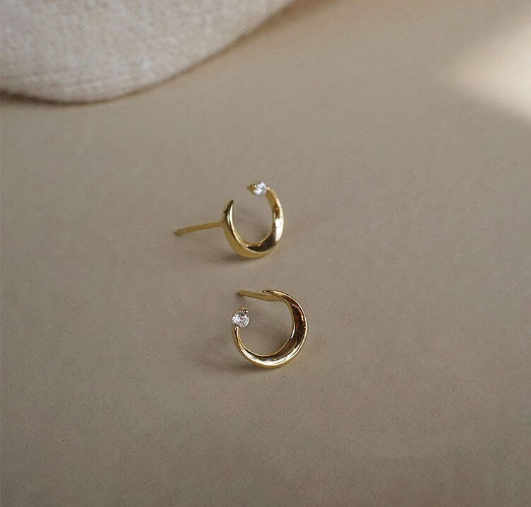 Dainty CZ Crescent Moon Stud Earrings, Sterling Silver Moon Earrings, Minimalist Moon Earring, Gold Moon Studs, Gift for her, GE134