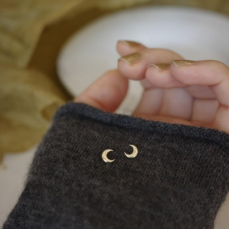 Tiny Crescent Moon Earrings, 925 Silver Moon Studs, Baby Moon Earrings, 14K Gold Vermeil Moon Earrings, Helix Moon Studs, Minimalist, GE135