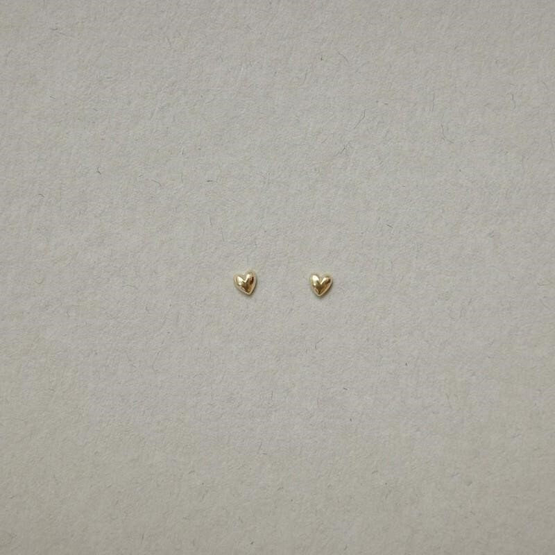 Extra Tiny Heart Stud Earrings, Tiny Gold Heart Studs, Helix/Tragus Earrings, Minimalist Studs, Gift for her, GE137