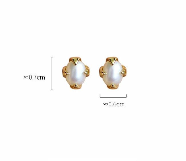 Dainty Gold Oval Pearl Stud Earrings, Four Paw Holder Pearl Earrings, Gold Pearl Earrings, Oval Pearl Studs, Minimalist Pearl Earring GE138