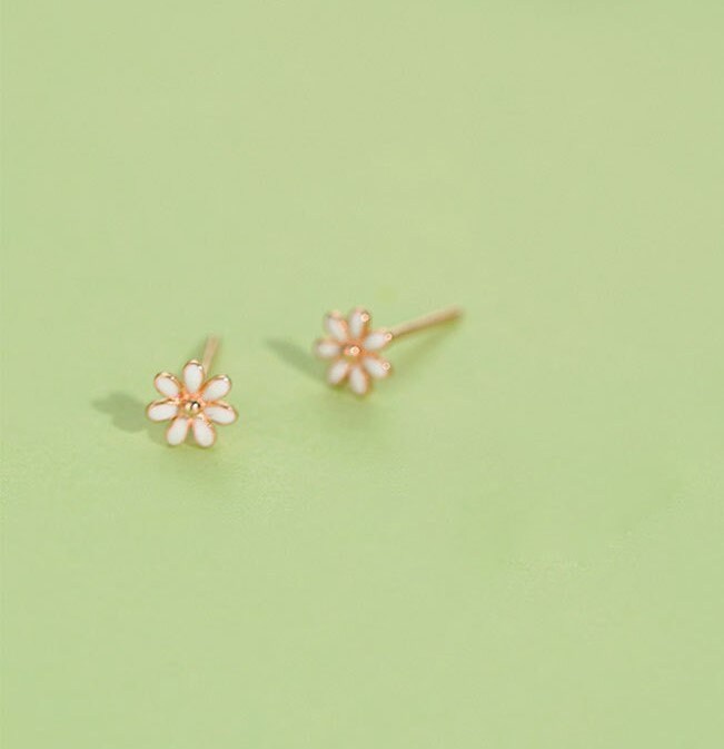 Rose Gold Tiny Flower Stud Earrings, Dainty Plant Earrings, Tiny Daisy Studs, Floral Earrings, Helix Earrings, Gift for her, GE139