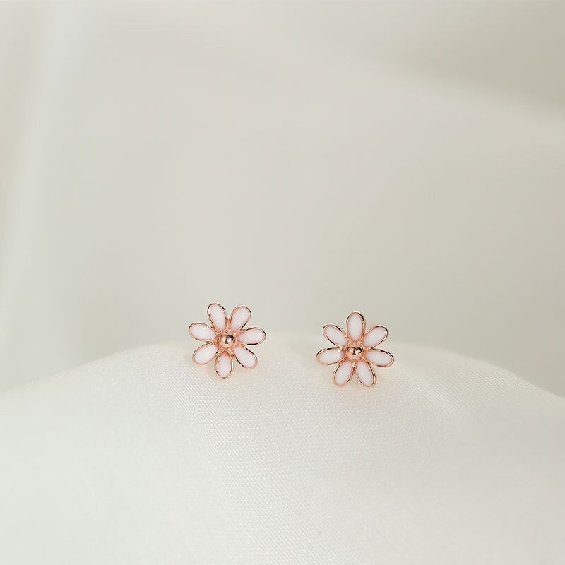 Rose Gold Tiny Flower Stud Earrings, Dainty Plant Earrings, Tiny Daisy Studs, Floral Earrings, Helix Earrings, Gift for her, GE139