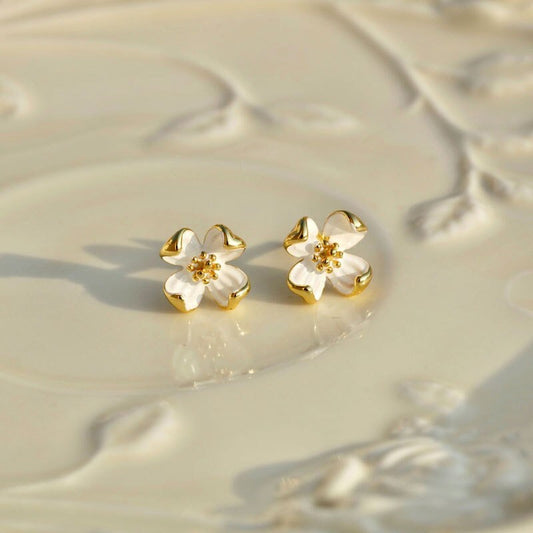 Dainty Gold Dog Wood Flower Earrings, Delicate Flower Earrings, Gold Vermeil Dog Wood Studs, Birth flower Earrings, Minimalist, Gift, GE160