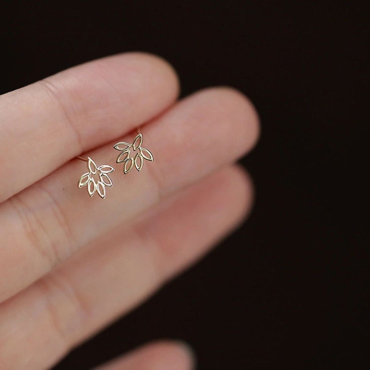 Dainty Gold Lotus Stud Earrings, Lotus Flower Earrings, Plant Earrings, Natural Earrings, Minimalist Leaf Earrings, Gift for her, GE185