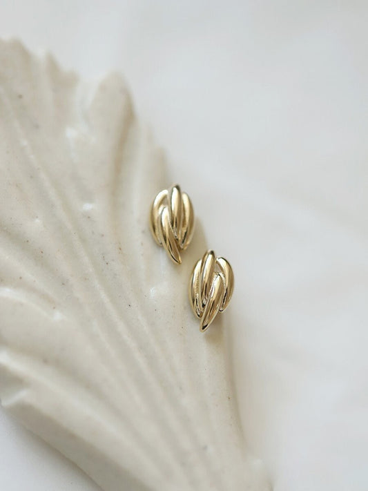 Dainty Gold Feather Stud Earrings, Fluffy Feather Earrings, Tiny Gold Earring, Statement Earrings, Minimalist Earring, Gift for her, GE174