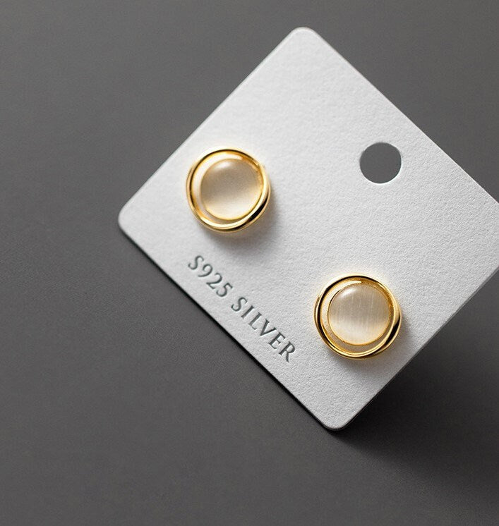 Gold Cats Eye Stud Earrings, Dainty Round Cat's Eye Earrings, Geometry Cats eye Earrings, Minimalist Gold Earrings, Gift for her, GE192