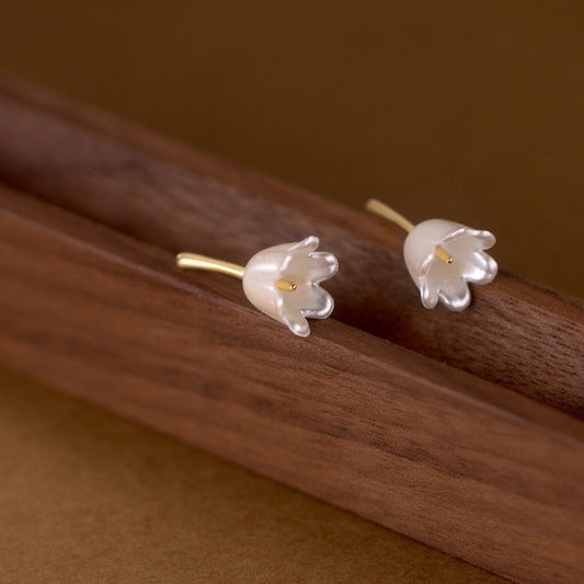 Delicate White Flower Drop Earrings, Lily of the Valley Earrings, Dainty Gold Bud Drop Earring, Minimalist Plant Earring Gift for her GE207