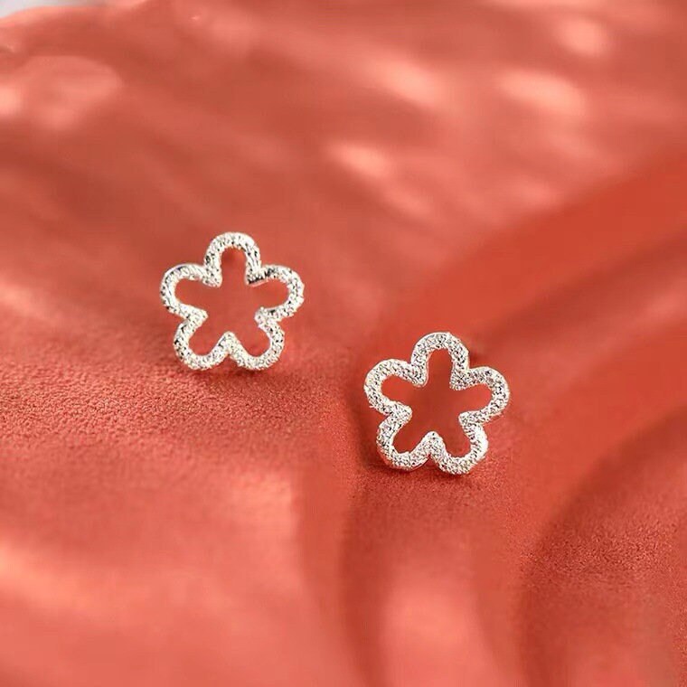 Sterling Silver Flower Stud Earrings, Dainty Silver Flower Earring, Hollow-out Flower Studs, Floral Earring, Gift for her, GE231