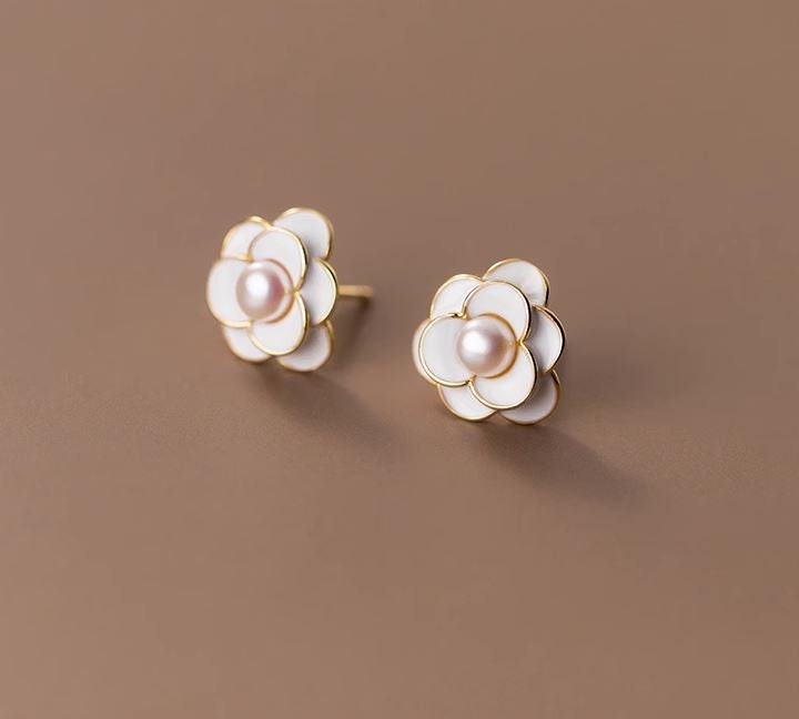 Stereoscopic Camellia Stud Earrings, Gold Camellia Earrings, White Flower Earrings, Minimalist Plant Earrings, Gift for her, GE271