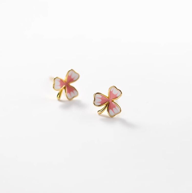 Gold Pink Flower Stud Earrings, Gold Clover Earring, Minimalist Enamel Flower Earrings, Dainty Plant Earrings, Perfect Gift for her, GE277