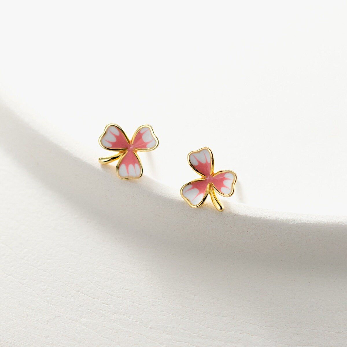 Gold Pink Flower Stud Earrings, Gold Clover Earring, Minimalist Enamel Flower Earrings, Dainty Plant Earrings, Perfect Gift for her, GE277