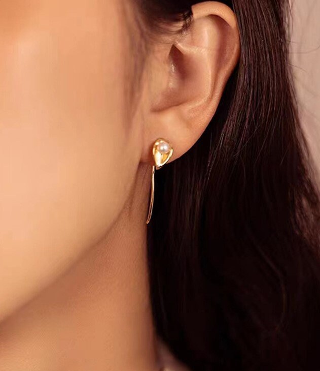 Gold Calla Lily Pearl Hook Earrings, Dainty Pearl Flower Drop & Dangle Earrings, Pearl Leaf Earrings, Plant Hook Earring, Gift for her GE301