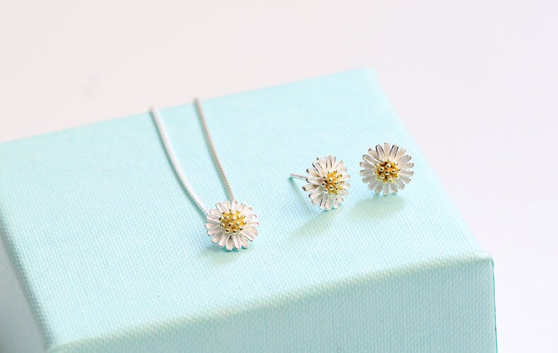 Sterling Silver Daisy Necklace, Dainty Silver Daisy Pendant, Daisy Necklace Set, 925 Silver Flower Necklace, Perfect Gift for her, GN91